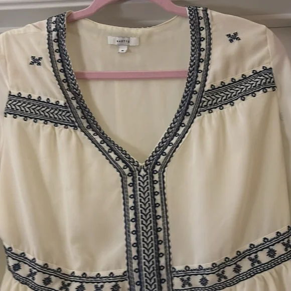 STELLA & DOT MAETTE SHEER BLOUSE SIZE M LINED NAVY EMBROIDERED  BUTTON LS - Picture 3 of 14